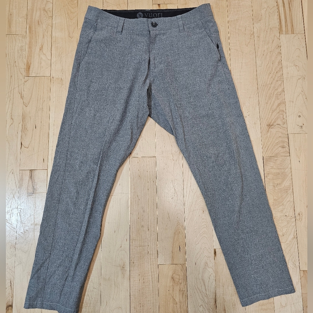 Vuori Aim Pant Concrete Grey 30x26 Athletic Slim Tapered Stretch Casual Work
